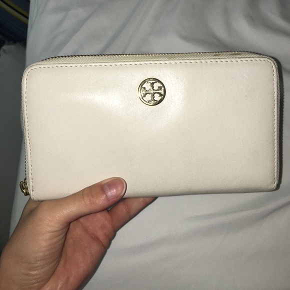 Authentic Tory Burch Robinson Leather Wallet