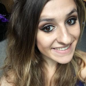 Meet your Posher, Elizabeth