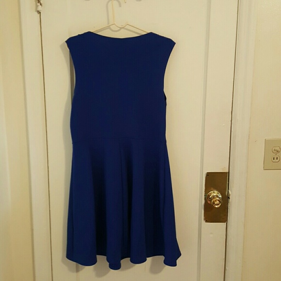 Dress - Picture 3 of 3