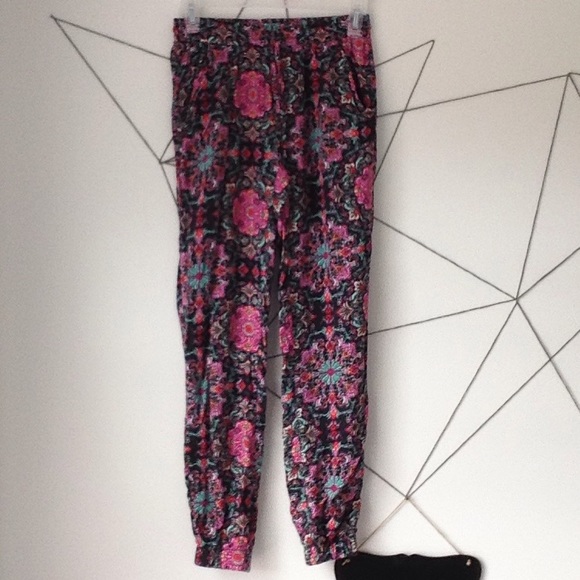 patterned jogger/dress pants