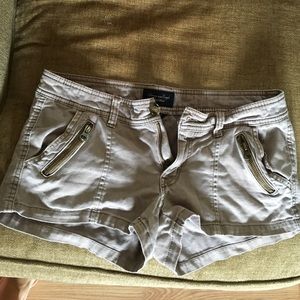 American eagle khaki shorts