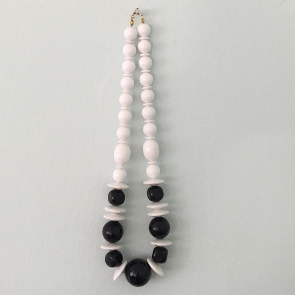 VINTAGE BLACK & WHITE NECKLACE - Picture 1 of 4