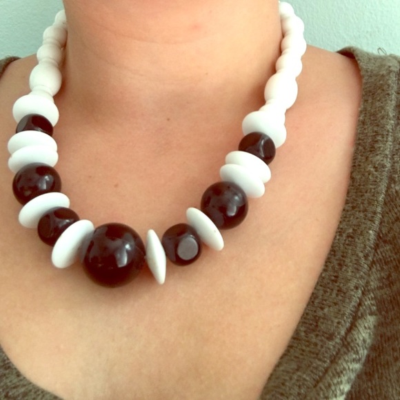 VINTAGE BLACK & WHITE NECKLACE - Picture 3 of 4