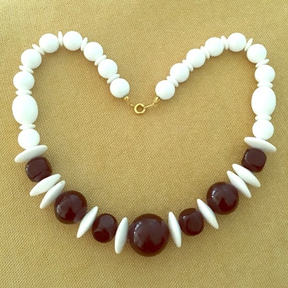 VINTAGE BLACK & WHITE NECKLACE - Picture 4 of 4