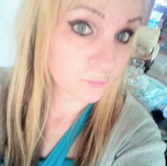 Meet your Posher, Brenda - Picture 2 of 3