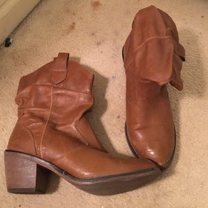 Brown boots w/ heel