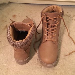 Brown fashionable hiking boots