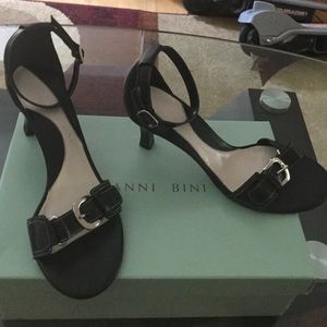 Gianni Bini leather heel with buckel