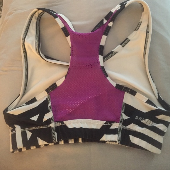 Nike Sports bra - Picture 2 of 3