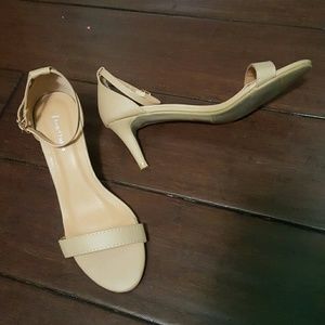 Cute sandle heels new