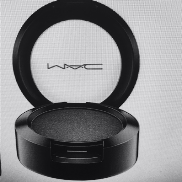 MAC New Eye Shadow in Beyond Gorgeous!