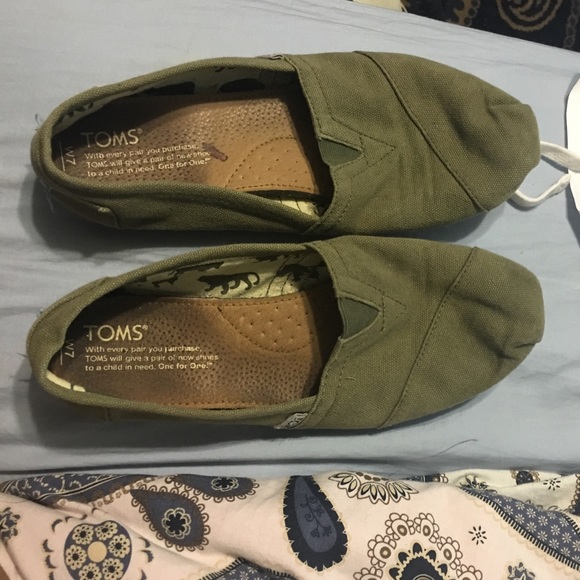 Olive green womens toms size 7