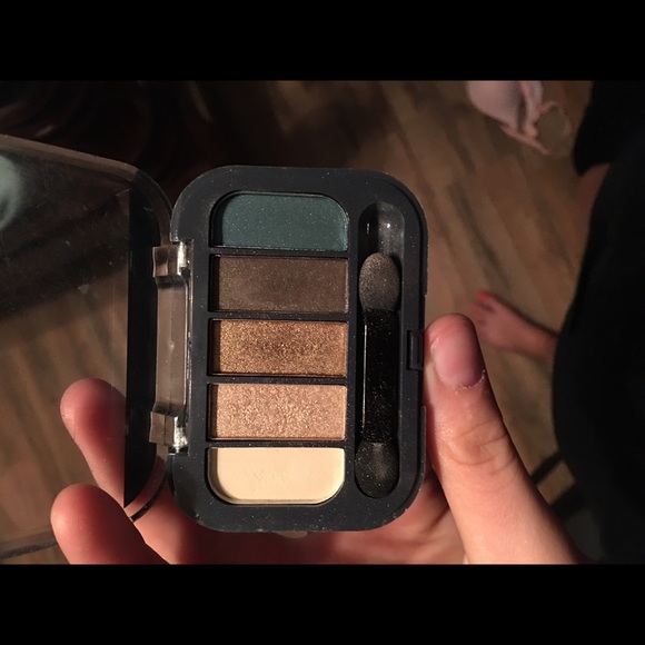 Eye shadow - Picture 2 of 2