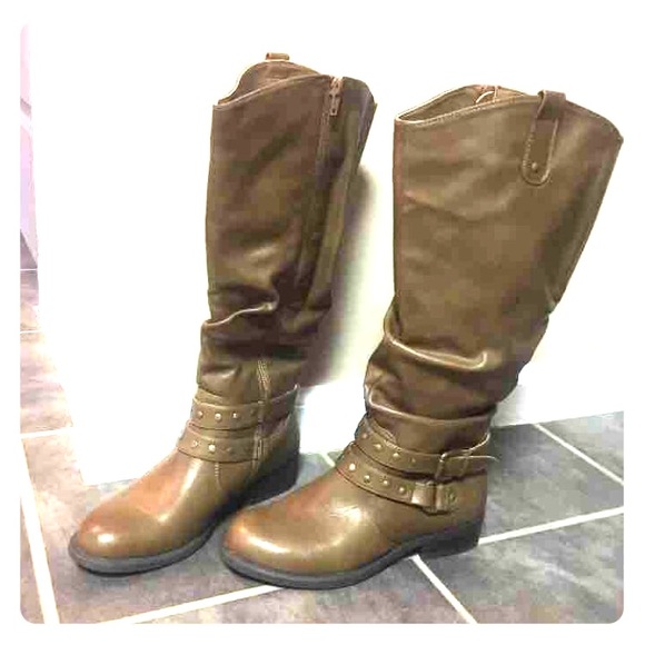 ❌SOLD❌White Mountain Boots - Picture 1 of 4