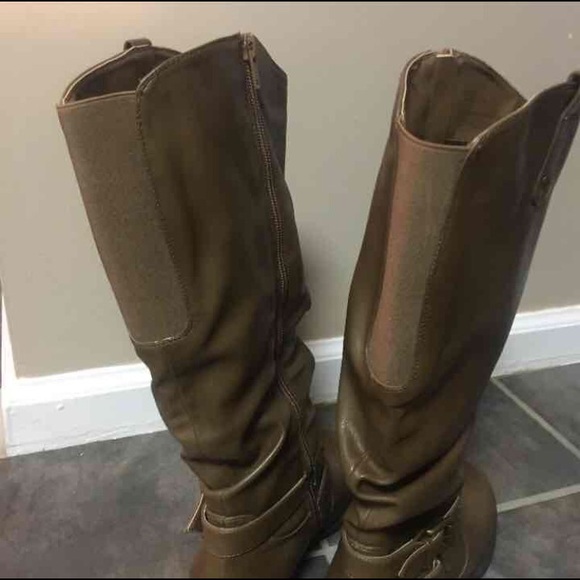 ❌SOLD❌White Mountain Boots - Picture 2 of 4