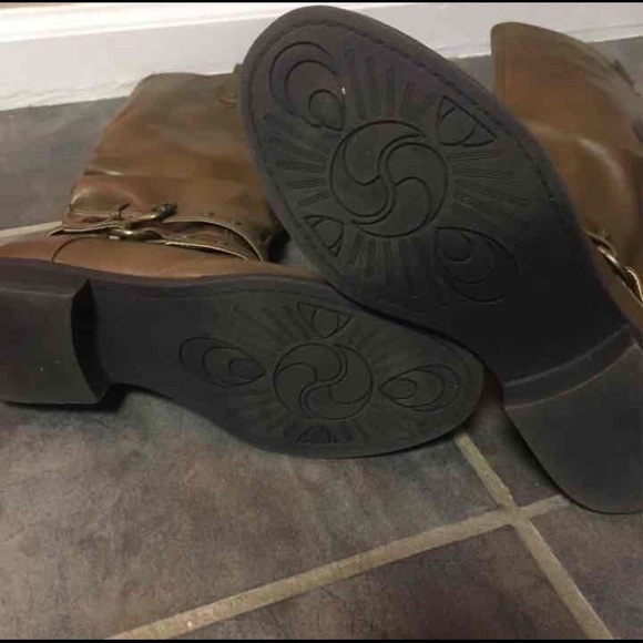 ❌SOLD❌White Mountain Boots - Picture 3 of 4