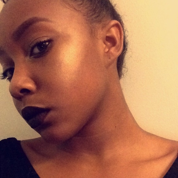 Meet your Posher, Chloe