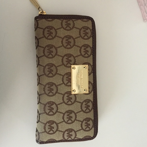Michael Kors Handbags - Michael Kors Wallet