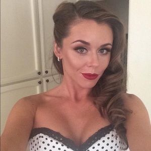 Meet your Posher, Holly