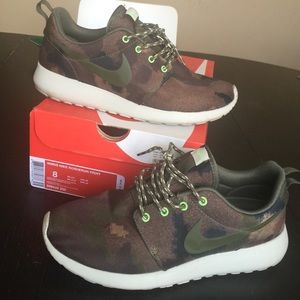 Women's Nike rosherun camo print