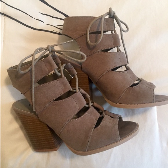 NWT Tie Up Heels