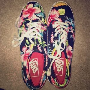 BRAND NEW FLORAL VANS😍🌺