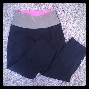 Lululemon 'Bright at night' crops, Size 6