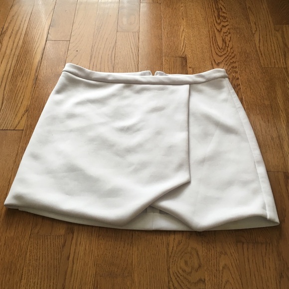 Trendy White Skirt 😍