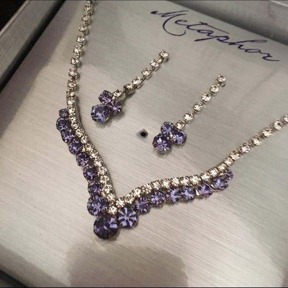 NWT Fashion necklace with matching earrings