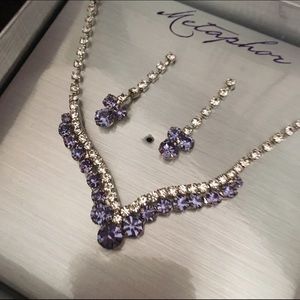 NWT Fashion necklace with matching earrings