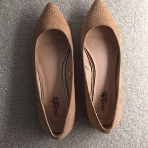 Nude flats