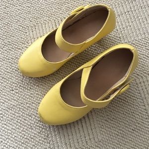 Yellow little girl heels