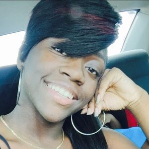 Meet your Posher, Monica