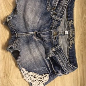 Size 5 vanilla star shorts
