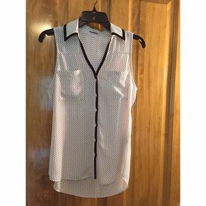 Sleeveless button up blouse