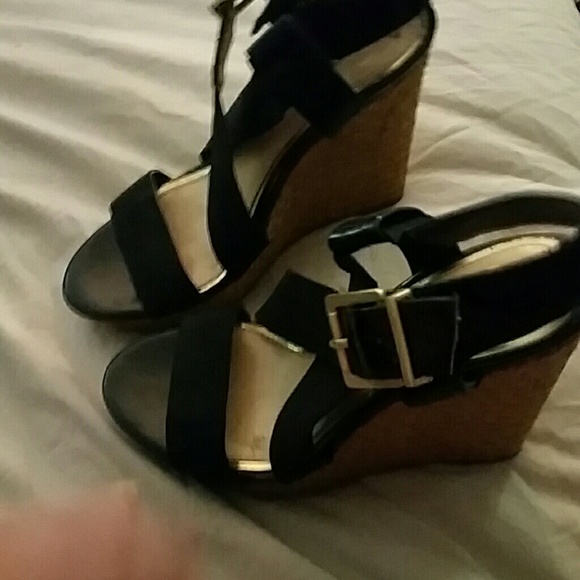 Strappy black wedges - Picture 2 of 2