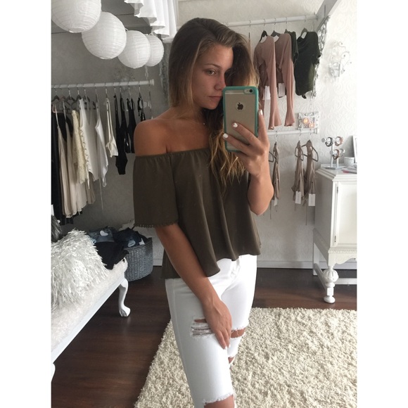 Olive off the shoulder - Picture 3 of 4