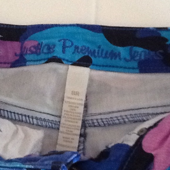 Shorts - Picture 2 of 3