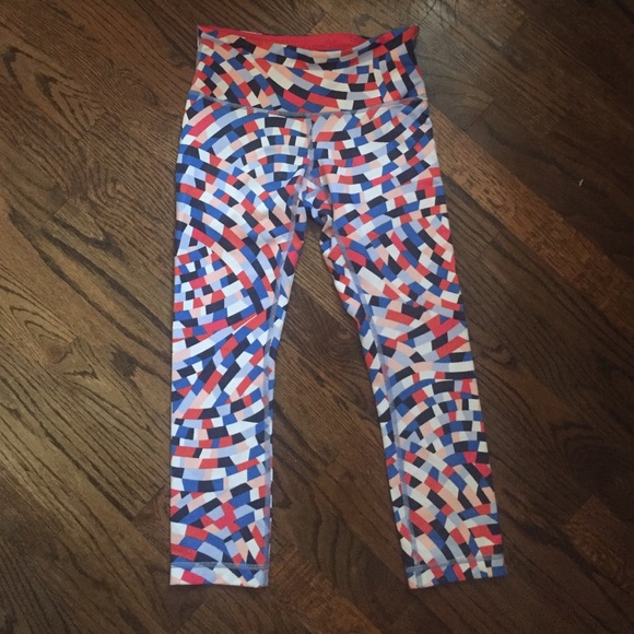 Cropped lululemon patterned leggings