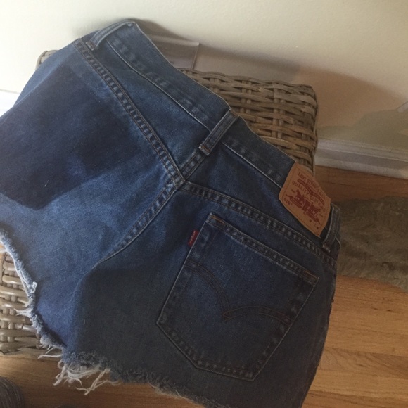 Levis Shorts - Picture 2 of 4