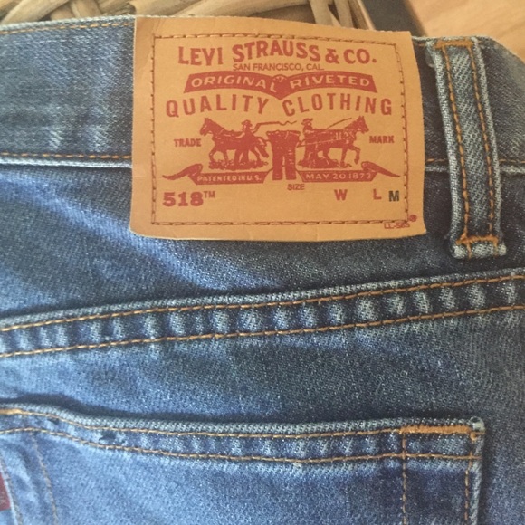 Levis Shorts - Picture 3 of 4