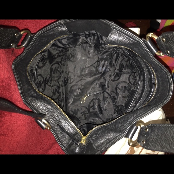 SOLD!!!!!! BEAUTIFUL MICHAEL KORS SHOULDER BAG! - Picture 4 of 4