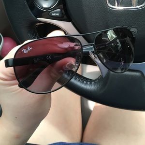 Brand new! Worn once Ray bans aviators!
