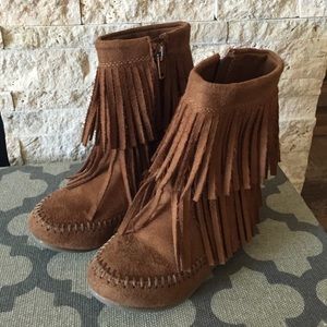 Little girls moccasin boots
