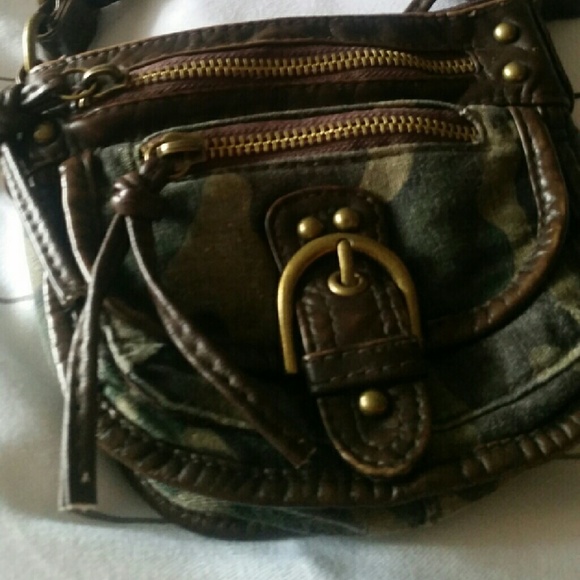 Cute lil camo purse!