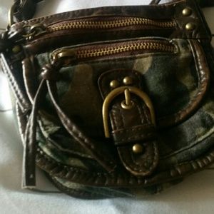 Cute lil camo purse!