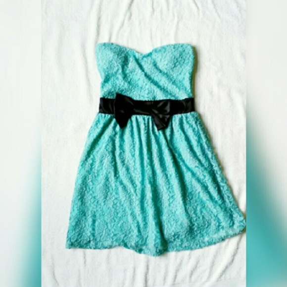 MODCLOTH BABY BLUE STRAPLESS DRESS