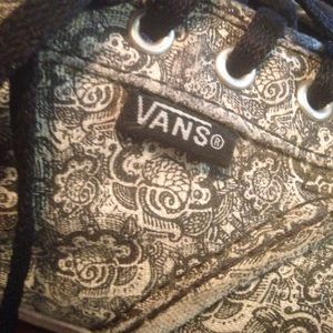 VANS!! Size 8 henna print worn twice!!