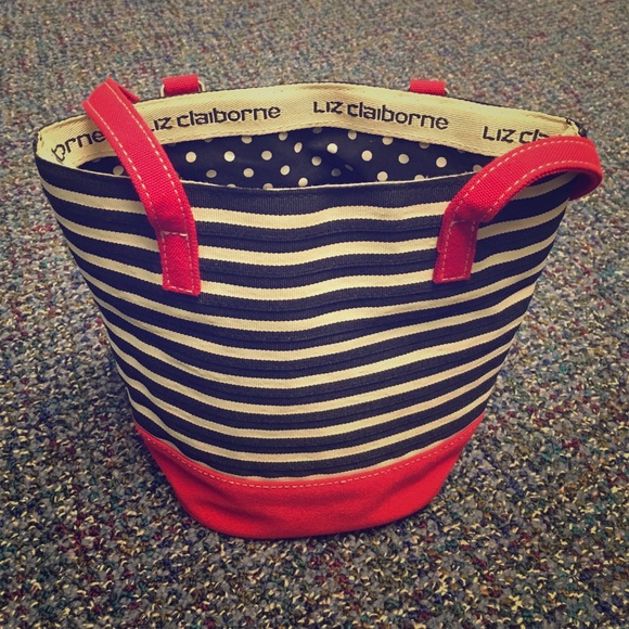 Liz Claiborne Handbags - ⚡️Flash sale⚡️Liz Claiborne purse