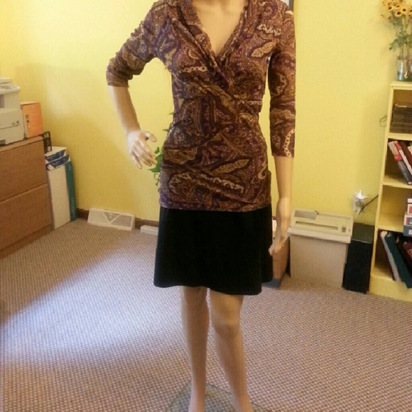 Sweet Pea purple, gold & white paisley top size m